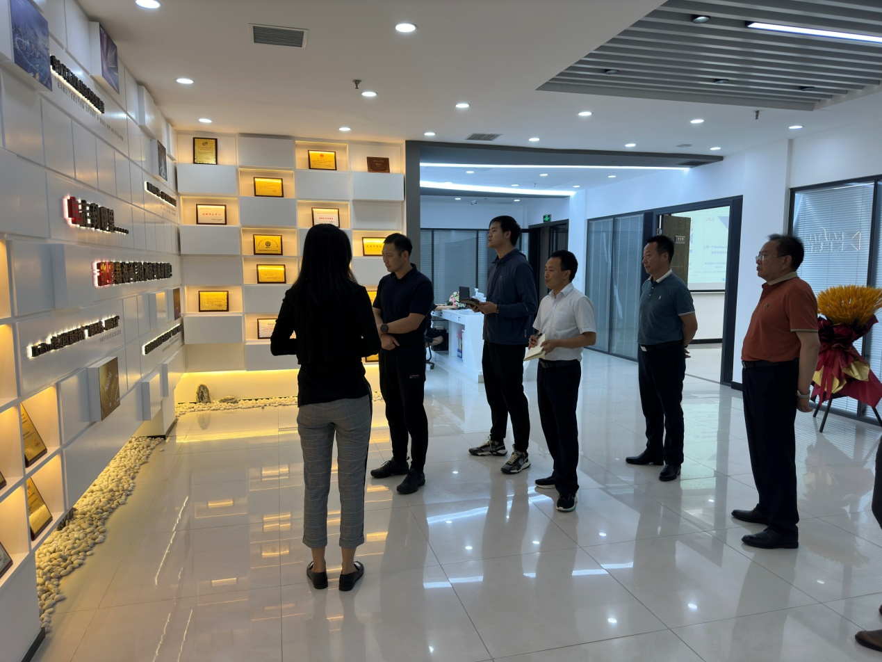 西部機(jī)場(chǎng)集團(tuán)數(shù)字化轉(zhuǎn)型辦公室領(lǐng)導(dǎo) 赴凱星科技展開(kāi)考察洽談活動(dòng) 西部機(jī)場(chǎng)集團(tuán)數(shù)字化轉(zhuǎn)型辦公室領(lǐng)導(dǎo) 赴凱星科技展開(kāi)考察洽談活動(dòng)